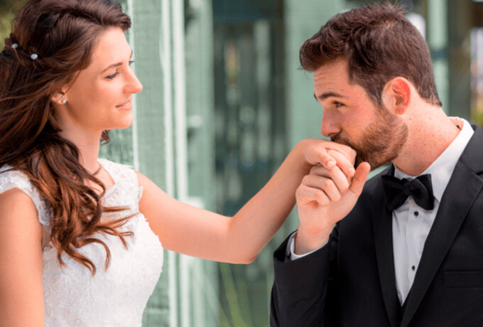 Супруга согласилась. Супруга согласилась. Мужчина и женщина задумались. Девушка с другим мужчиной. Две девушки на свидании.