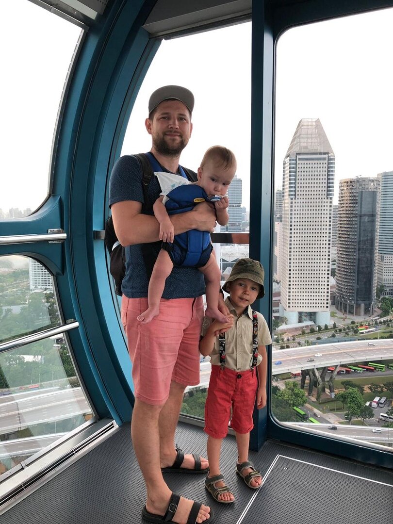 Мы в Сингапуре, здесь очень любят детей.