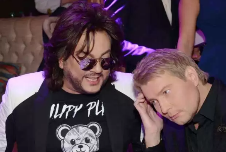 Знаменитые певцы российской эстрады Киркоров и Басков.В кругу знающих людей эту парочку именуют "муж и жена".Действительно ли это так?«Коля — самый закомплексованный гей, которого я когда-либо встречал!»— заявил однажды экс-продюсер певца. Даже если слухи о нетрадиционной ориентации артиста окажутся правдой, вряд ли он решится осуществить каминг-аут.