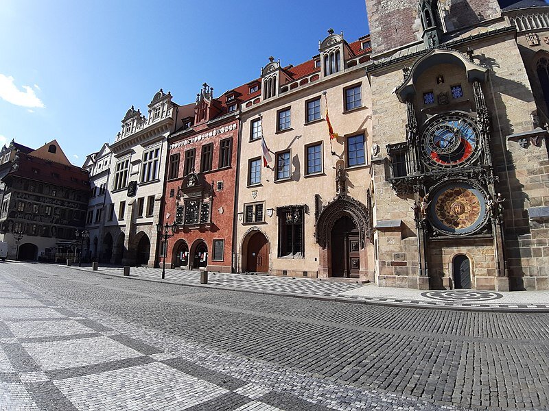 Пустынные улицы в Праге