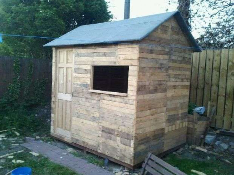 сарай из поддонов
