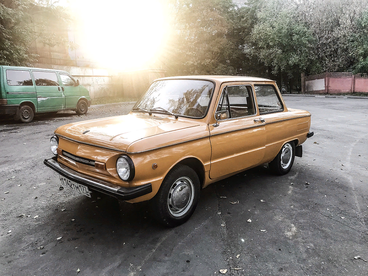 ЗАЗ-968М "Запорожец" в желтом цвете.