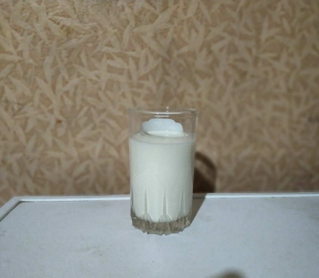 Стакан козьего молока .