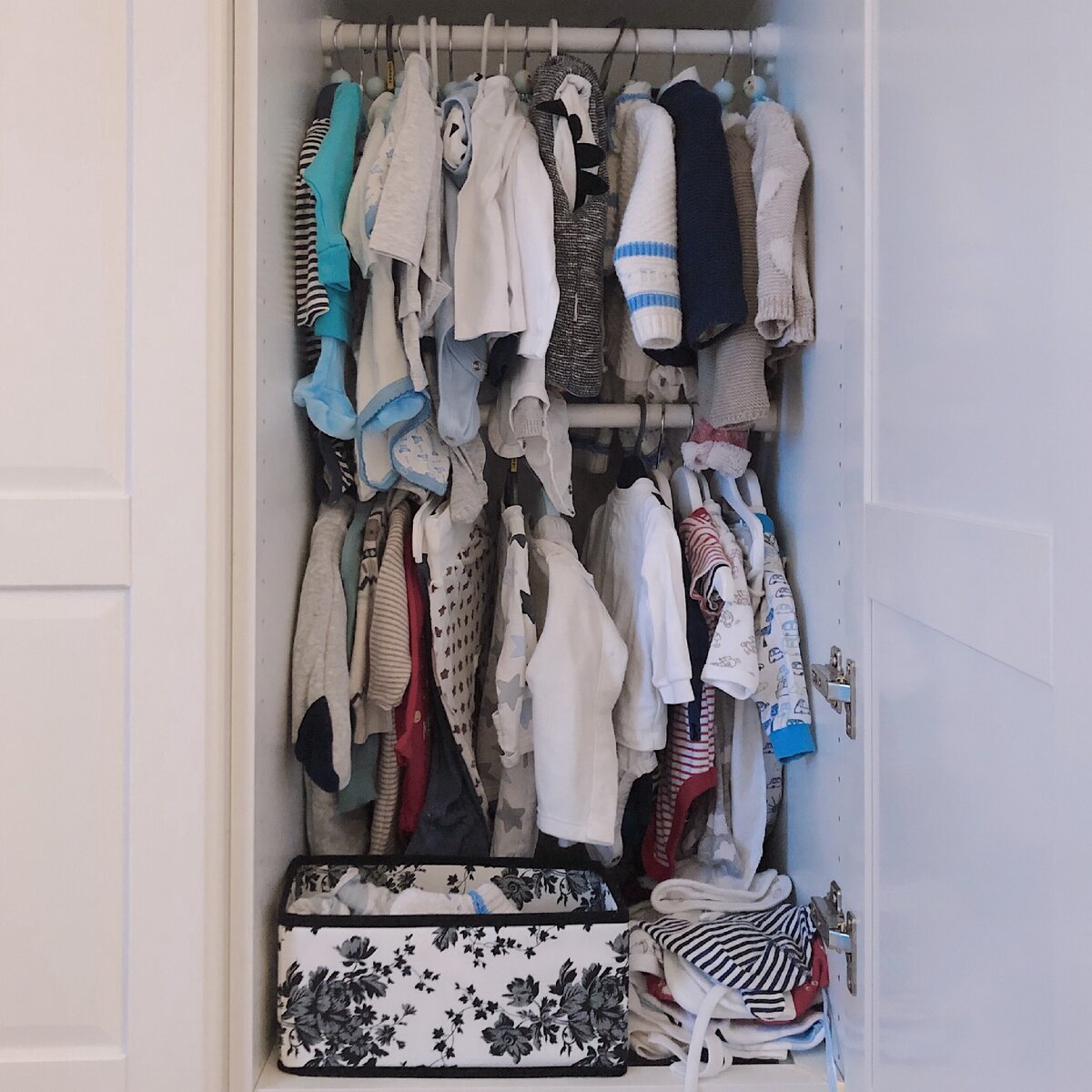 Вот так выглядела зона хранения детских вещей до разбора