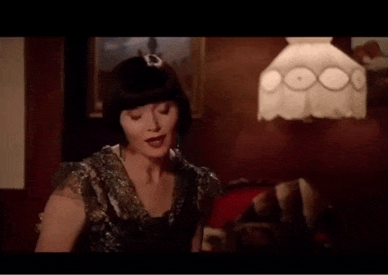 "Женщина должна одеваться прежде всего для себя . Для выросших на поношенном фланелевом белье нет ничего прекраснее прикосновения шелкового белья, скольжения атласной юбки..."  (Скрин из сериала "Мисс Фрайни Фишер"). 