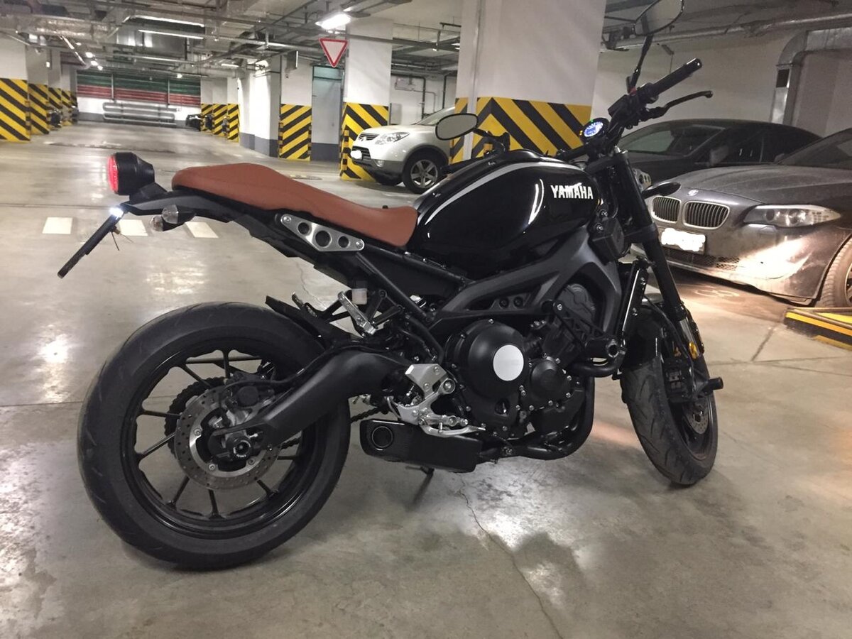 Свежеокрашенный Yamaha XSR900, использовали Cerakote Glacier C-7600