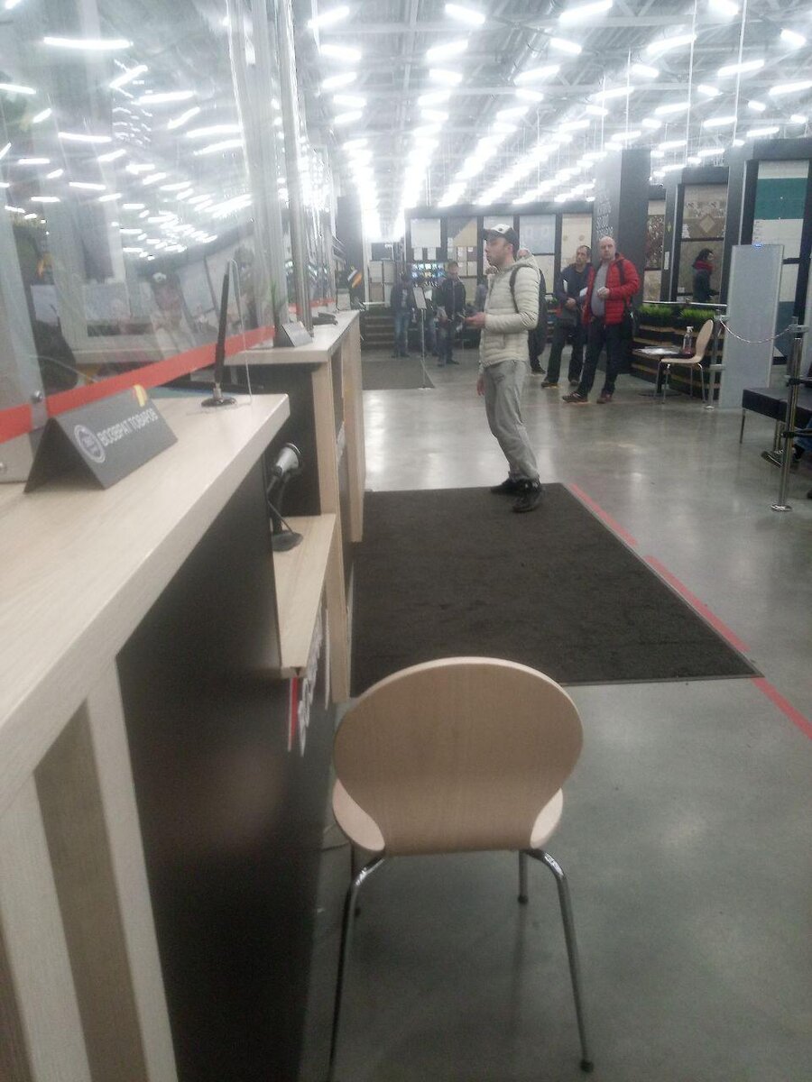 Очередь в петровиче на таллинском, она начинается на улице