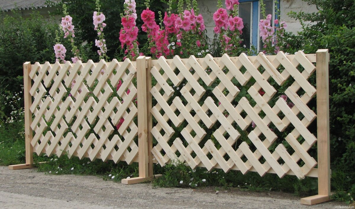 Декоративный забор из подручных материалов — варианты дизайна