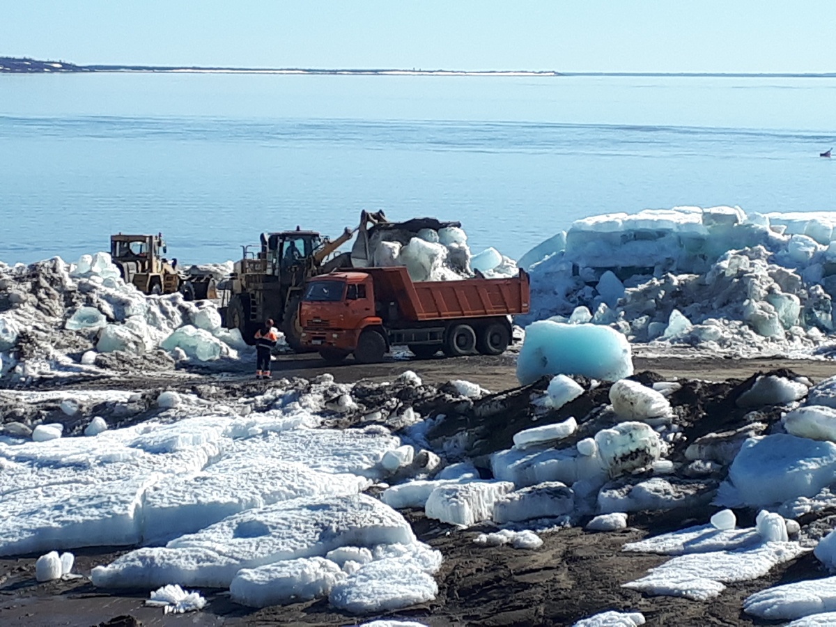 Уборка льда, подготовка причалов.