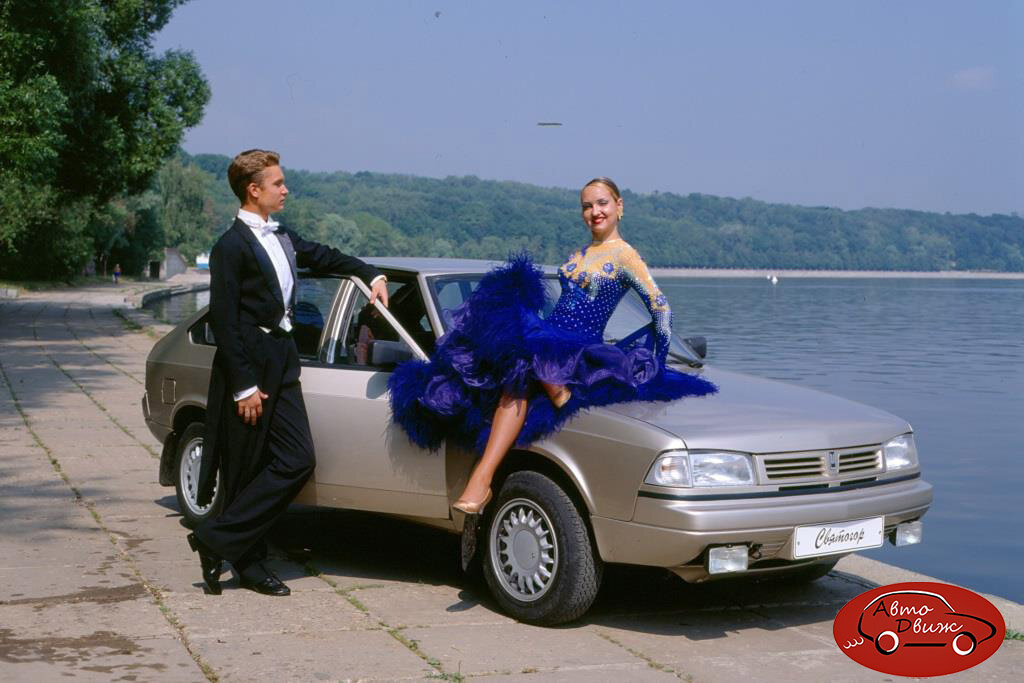 Хэтчбек Москвич-2141-02  «Святогор» и заигрывание на капоте