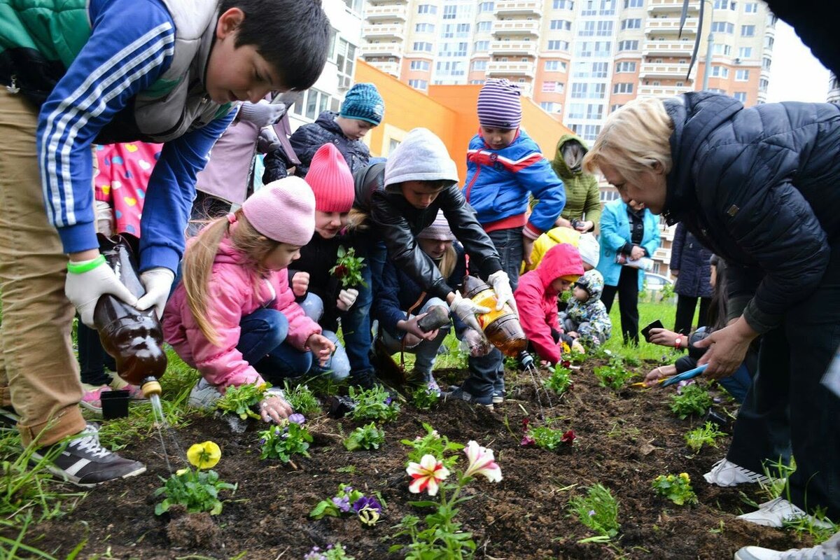 День соседей в районе Некрасовка, Москва, 2017 г. (из группы в ВК проекта «Добрые соседи»)