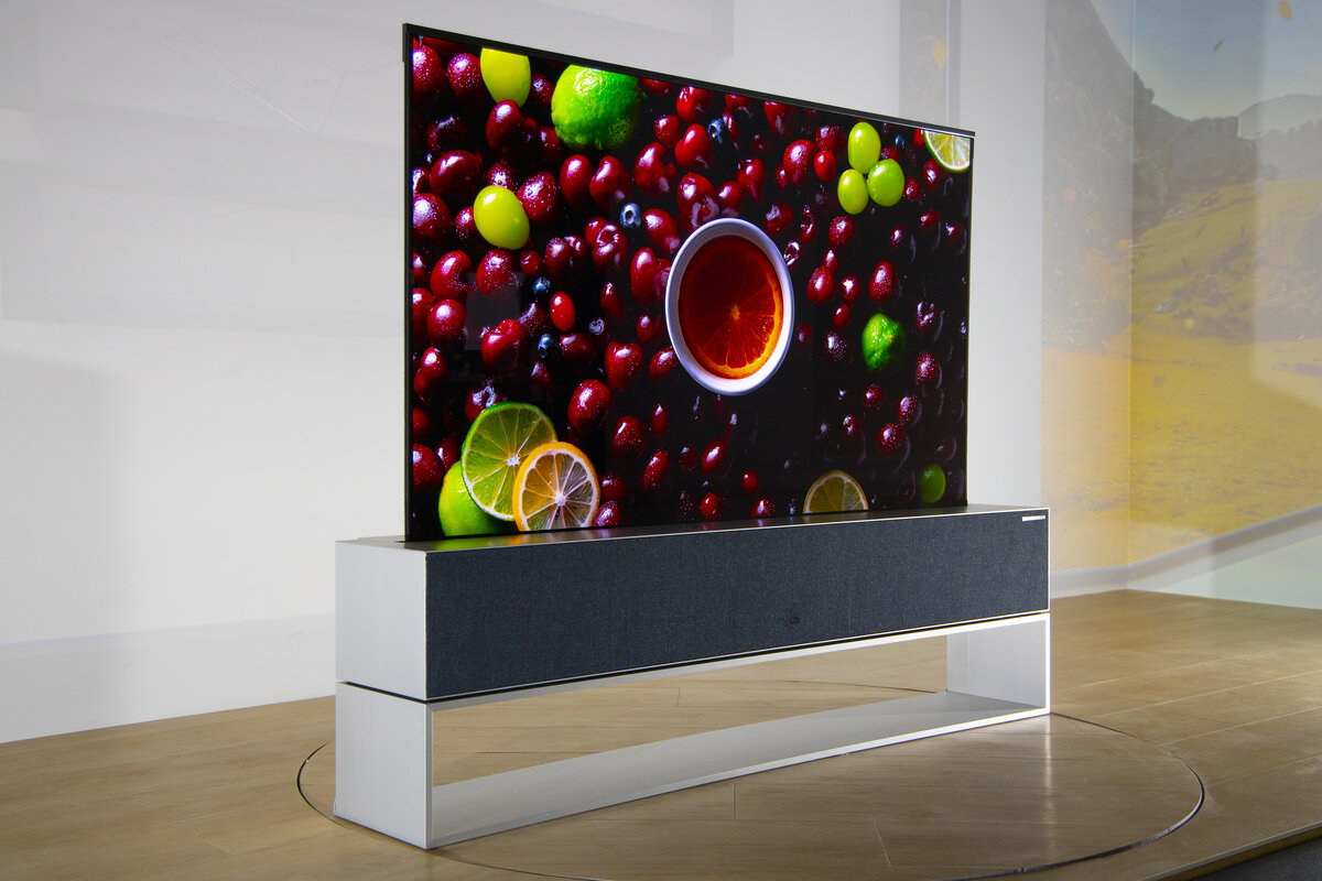 Гибкий телевизор за 1500 рублей на валберис. LG Signature OLED TV. Телевизор LG oled65w8. Сворачивающийся телевизор LG. Гибкий OLED дисплей LG.