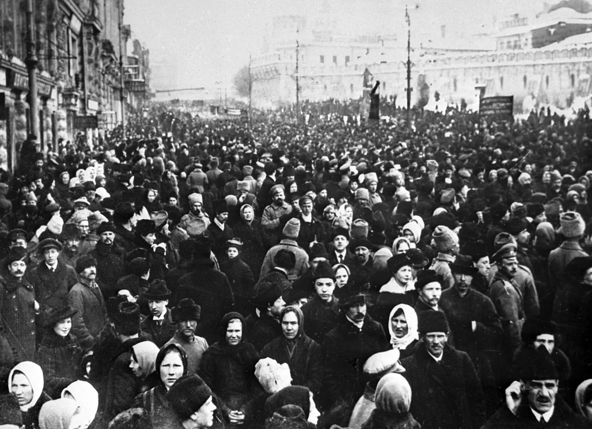 Революция 2 начало. Стачки 1917 года. Февральская революция 1917. Демонстрации 1917 года Февральская революция. Февральская революция 1917 манифестация женщин.