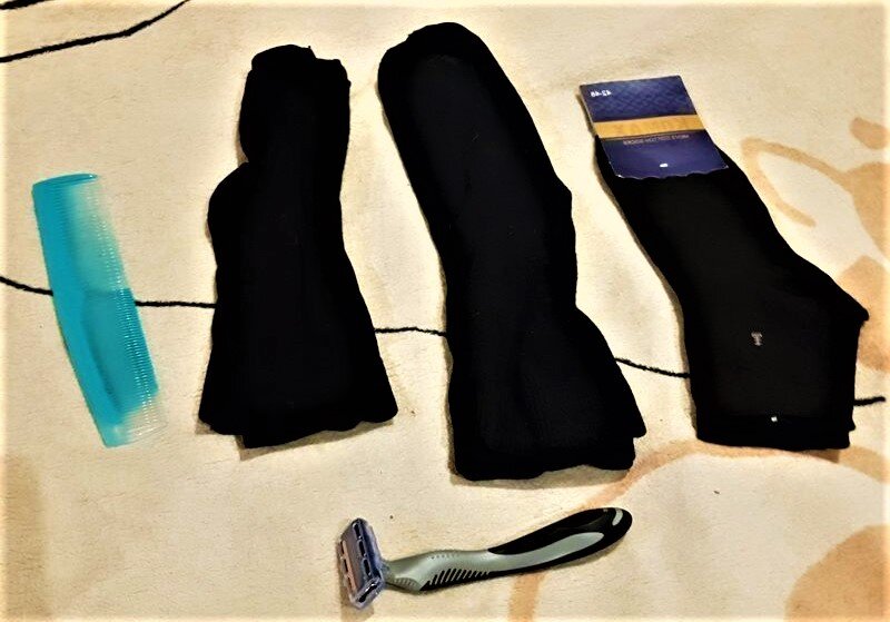 Вряд ли стоит дарить подобные предметы, если конечно Вы не хотите продемонстрировать мужчине свое безразличие.