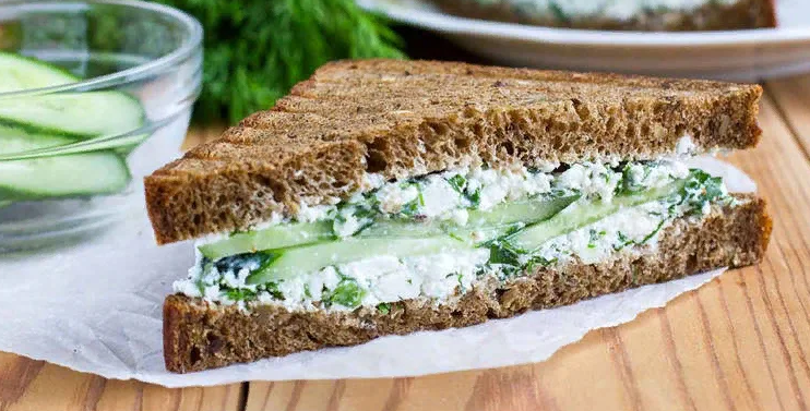 Какие бутерброды взять с собой в дорогу? 5 идей для вкусной поездки!