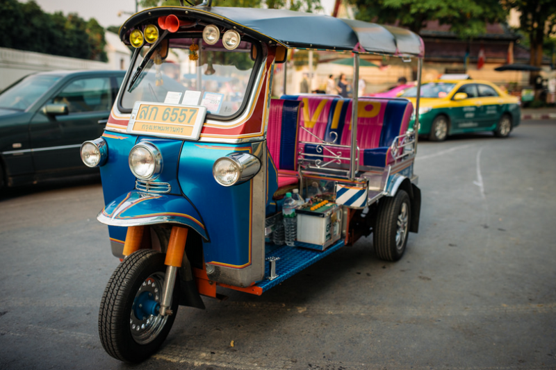 Tuk tuk thailand. Tuc tuc машина. Сонгтео. Тайский тук тук. Мотоколяска тук тук.