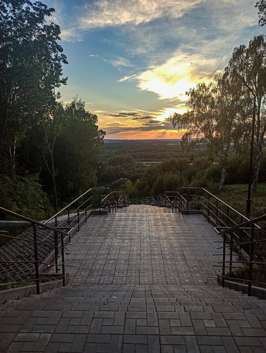 Фото автора.  Дежнëвская лестница в парке Победы. 