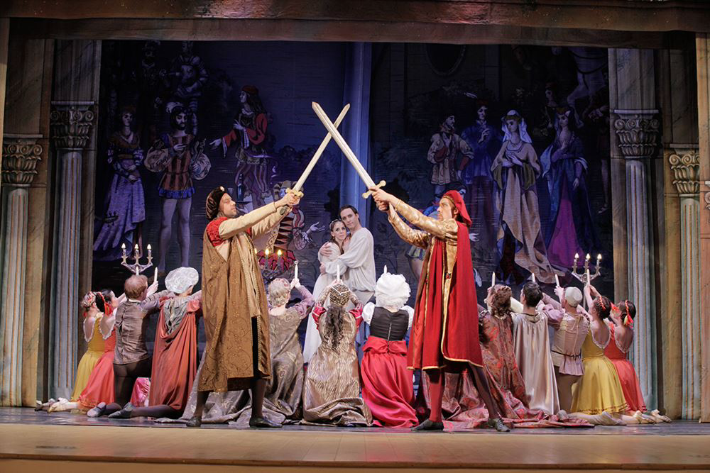 Сцена из спектакля 