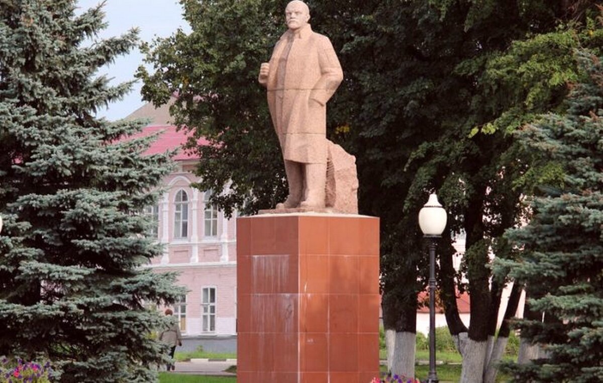 Семенов нижегородской сайт. Памятники Семенова Нижегородской области. Семенов Нижегородская область площадь Ленина. Достопримечательности города Семенова Нижегородской области. Достопримечательности г Семенов Нижегородской обл.