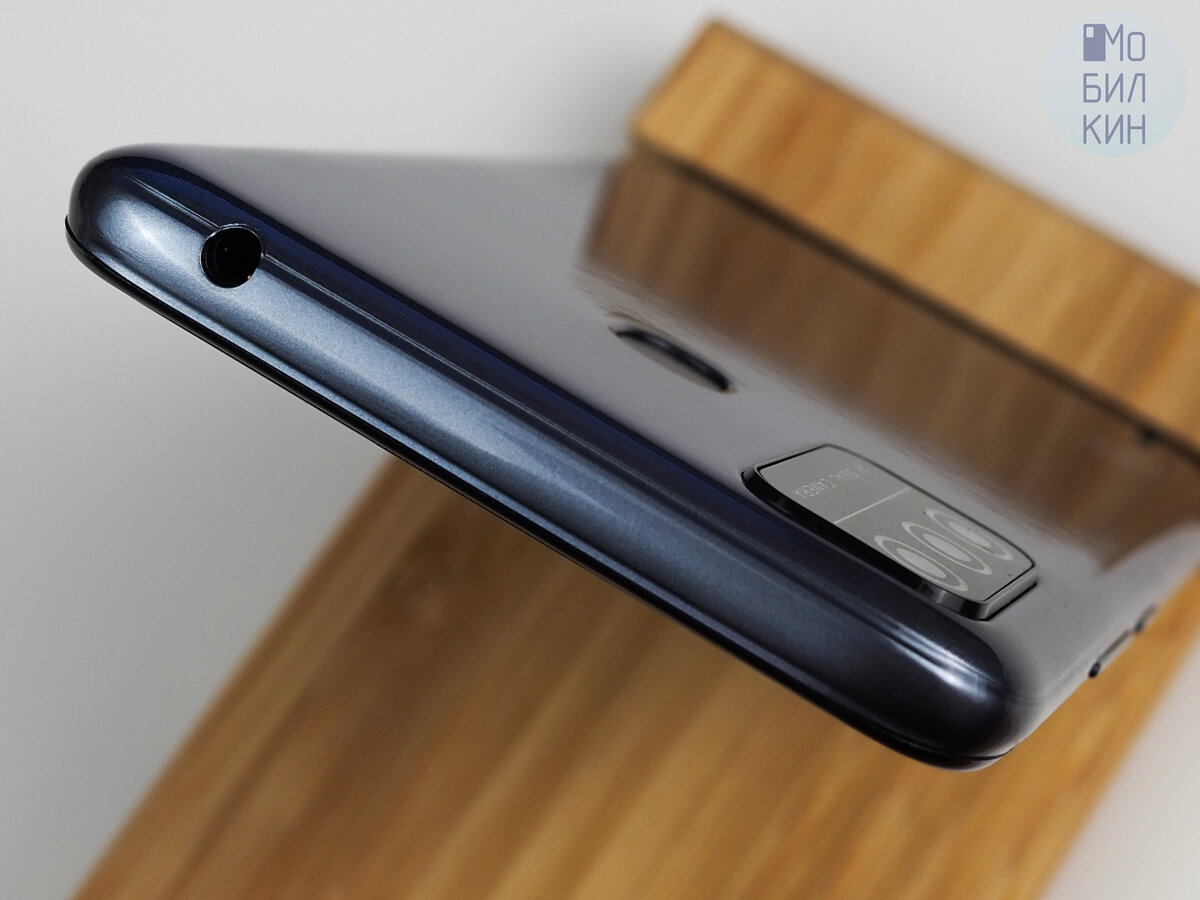 Сверху: 3.5-мм джек