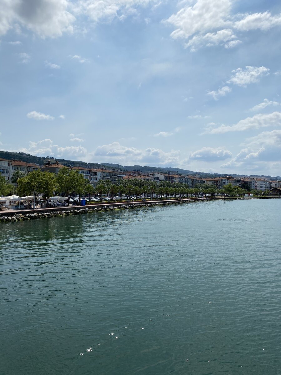 Вид на город Карамюрсель с парома