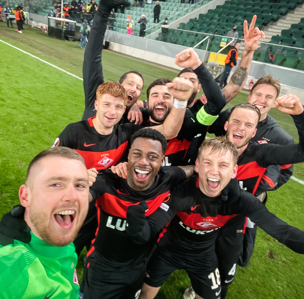 Победное фото "Спартака" после матча с "Легией". Фото - ФК "Спартак".