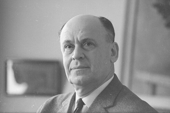 Борис Ливанов