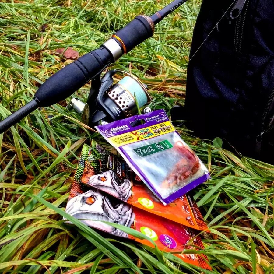  Сразу скажу, первое впечатление было скорее отрицательным, нежели положительным. И, если бы перед покупкой я что-то тщательно выбирал и рассматривал, то Tinic`а с вероятностью 99% не купил бы вовсе. Грубо говоря, какой-то непропорциональный обрубок с толстым телом и тоненьким хвостом. К тому же, достаточно увесистый и объемный, что должно было добавить парусность. Долгое время не было даже желания им ловить, а приманка то оказалось вполне рабочей.