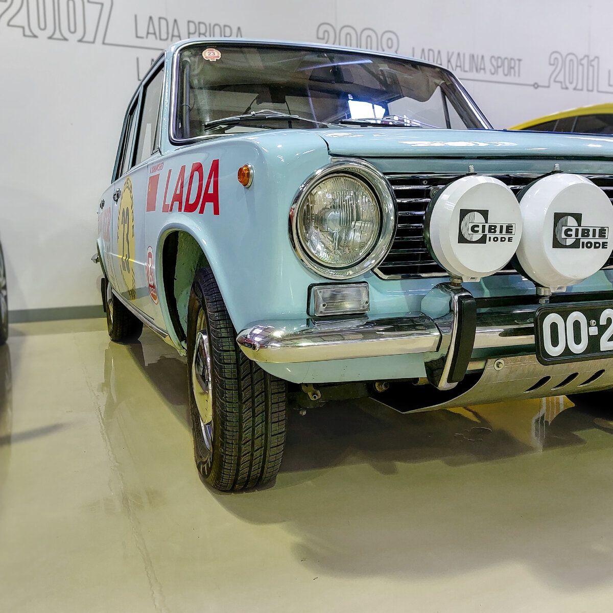 Шины Pirelli, 4 доп. фары CIBIЁ, защита двигателя. Всё, как и на оригинальной ВАЗ 2101.