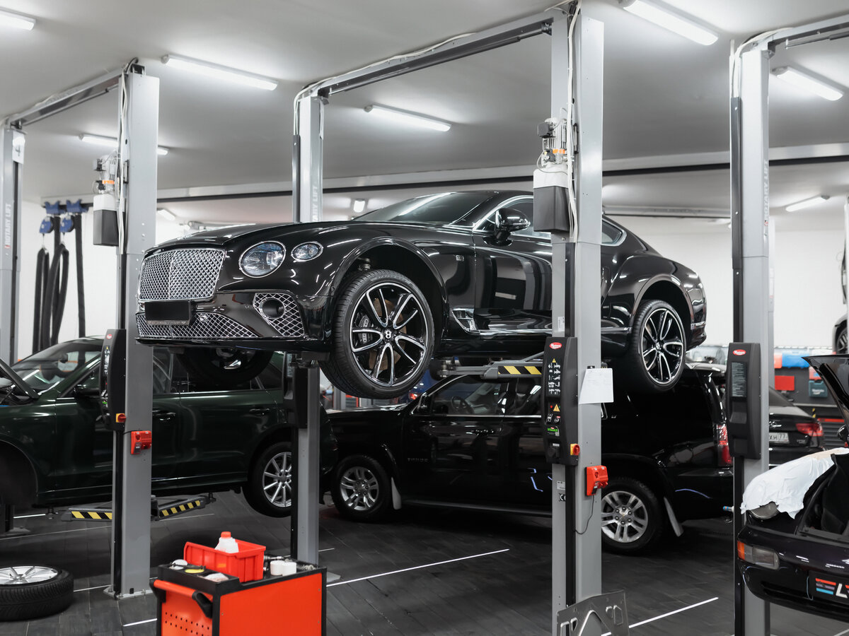 Выполнили ТО, мойку днища, мойку двигателя и чекап для роскошного Bentley Continental 