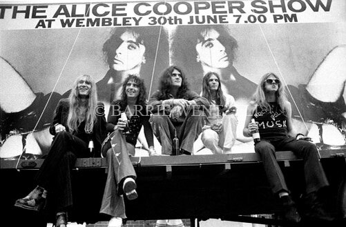 Alice cooper school s. Alice Cooper 1972. Alice Cooper School's out 1972. Alice Cooper группа. School’s out Элис Купер.