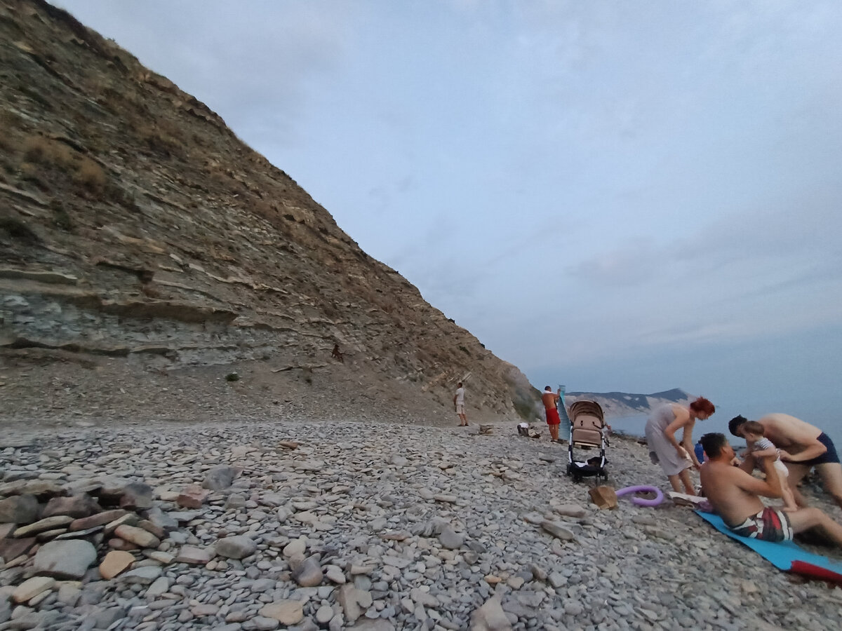 Каменистый пляж на Высоком берегу