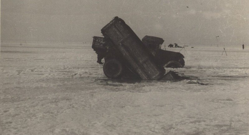 Полуторка во льду. Фотография из интернета.