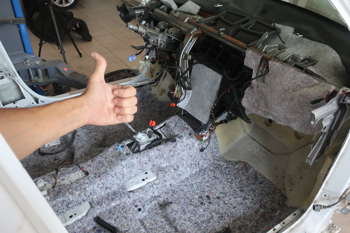 Почему внутри даже самых дешевых иномарок так тихо? Разобрал полностью ...