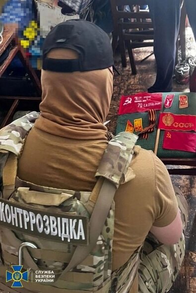 СБУ задержала экс-депутата Запорожского горсовета от Коммунистической партии Украины по обвинению в госизмене. Доказательства «вины» - флаг и партбилет КПУ