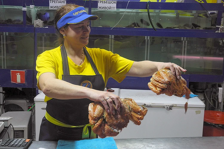 Символ Приморья отнюдь не рыба, а местный краб-волосатик. 
