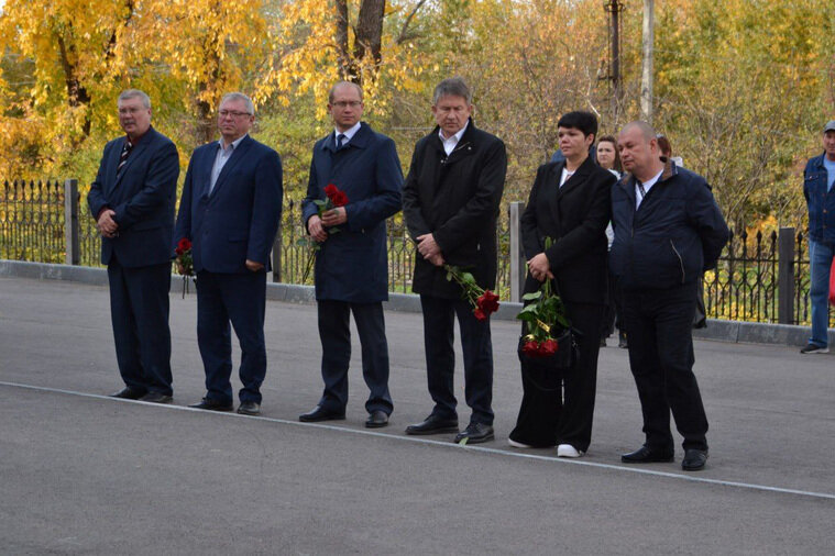    Глава Саткинского района принял участие в открытии мемориала герою