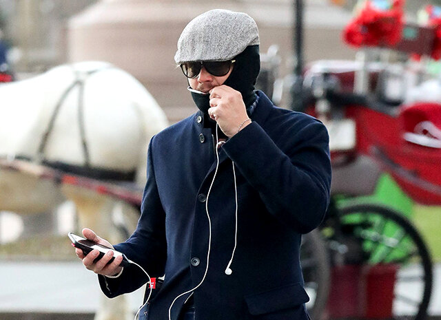 Ди Каприо часто ходит пешком и мастерски научился маскироваться от папарацци