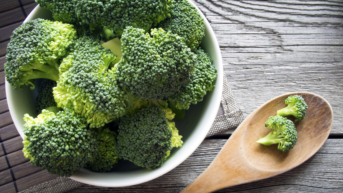 как сделать брокколи. вкусные овощи. брокколи припущенная. кето капуста брокколи. капуста брокколи зеленый вельвет.