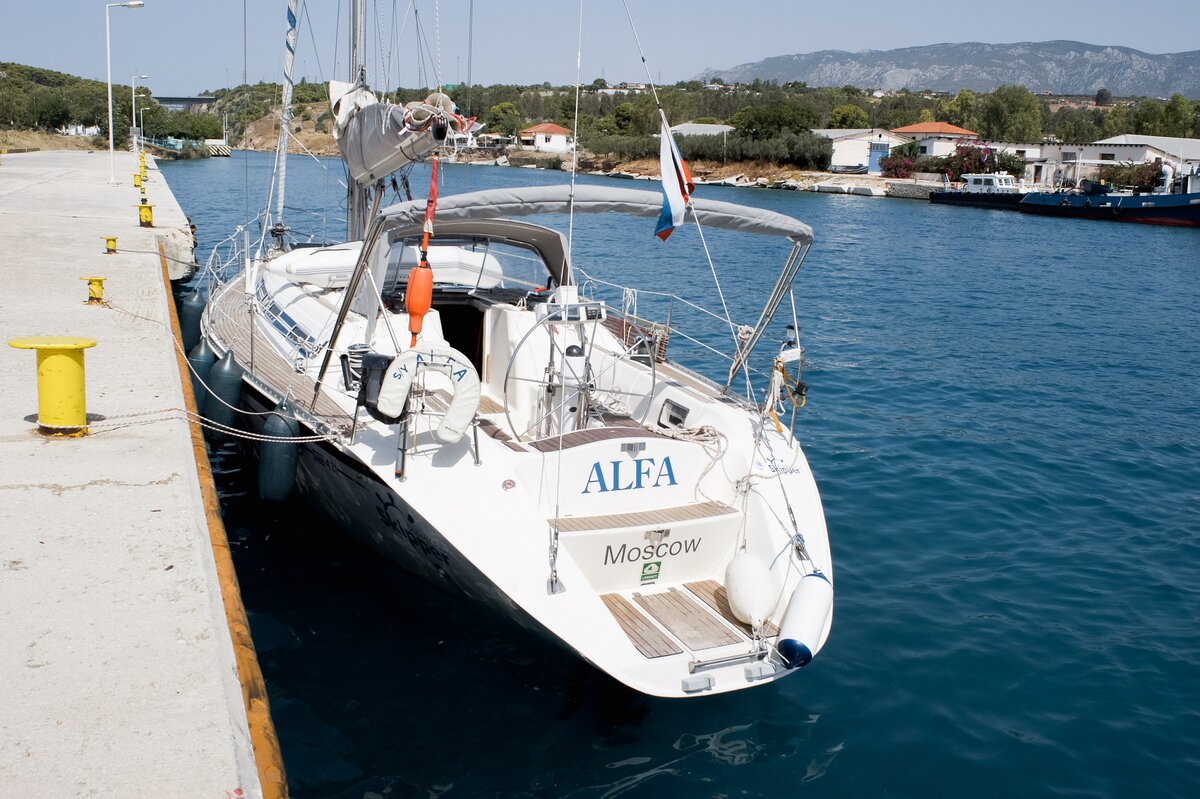 Корма клубной яхты "Альфа"