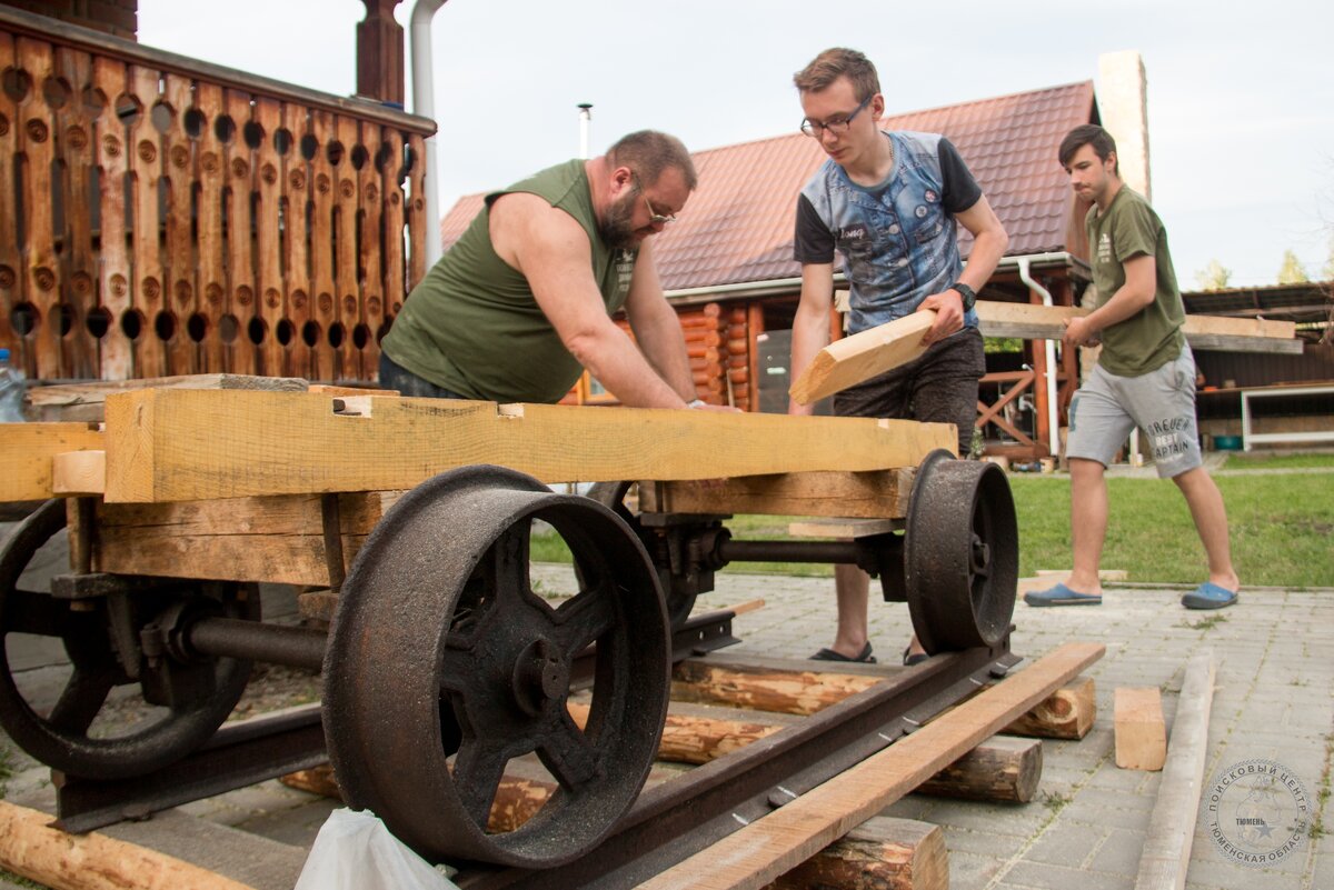 Реставрация вагонетки в рамках "Школы реставратора-2018". Фото: Тюменский областной поисковый центр