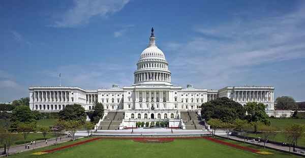 Капитолий в Вашингтоне. Автор: United_States_Capitol_-_west_front.jpg: Architect of the Capitolderivative work: O.J. - United_States_Capitol_-_west_front.jpg, Общественное достояние, https://commons.wikimedia.org/w/index.php?curid=17800708