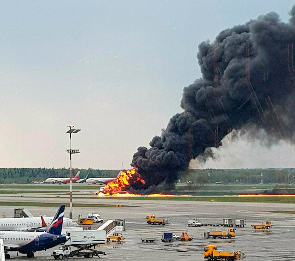 Крушение SSJ 100 В Шереметьево. Авиакатастрофа SSJ-100 В Шереметьево. Сухой Суперджет 100 Шереметьево пожар. Авиакатастрофа 5 мая Шереметьево.