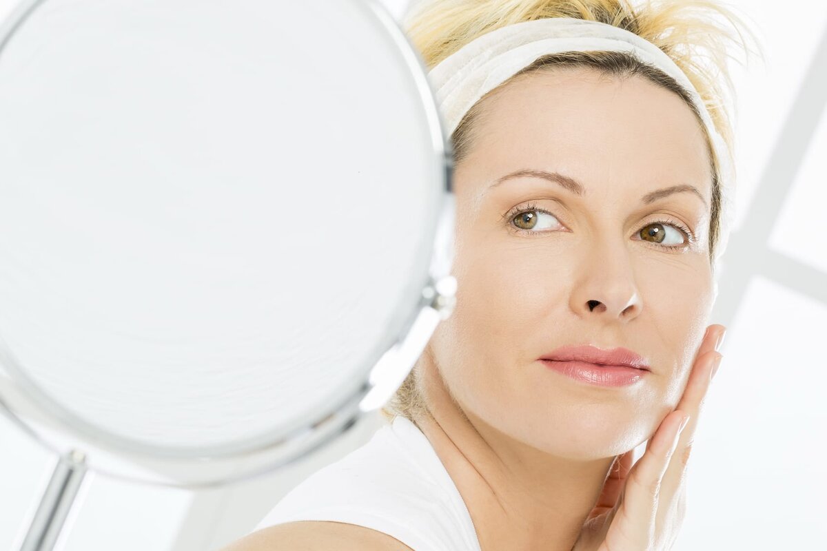 Наиболее распространенные проблемы с кожей, с которыми обращаются к врачам-косметологам Verba Mayr – это возрастные изменения, акне, розацея и купероз.