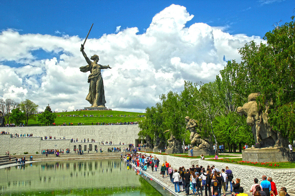 Город волгоград где. Мемориальный комплекс Мамаев Курган. Памятник Мамаев Курган в Волгограде. Волгоград мемориальный комплекс на Мамаевом Кургане. Волгоград Родина мать Мамаев Курган Сталинградская битва.