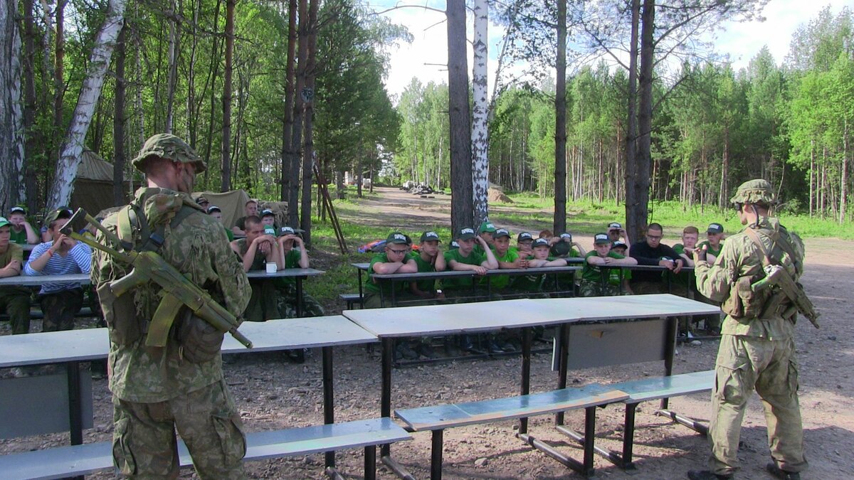 Наше первое с товарищем выступление перед детьми. 