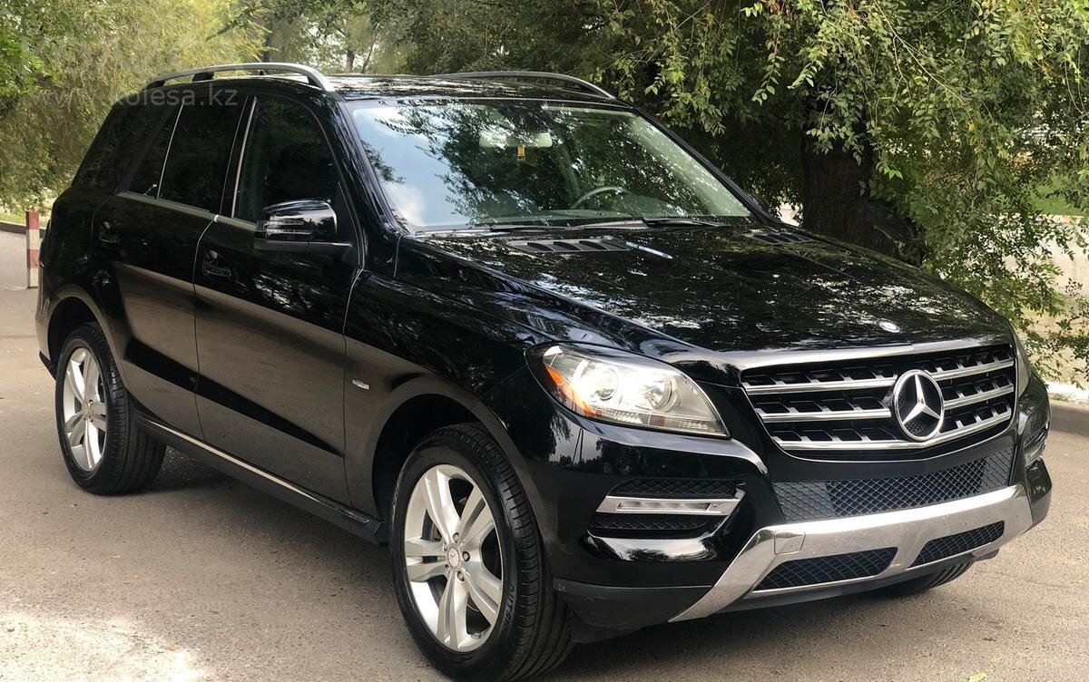 Мерседес 350 купить бу. Мерседес ml350. Mercedes ml 350. Mercedes Benz ml 350. Mercedes-Benz ml 350 4matic 2013.