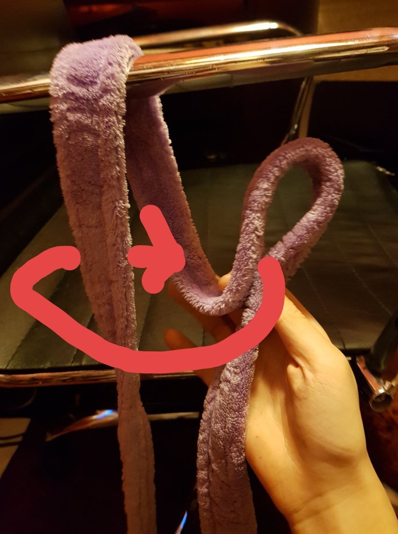 Потом надо пропихнуть эту петельку через другой конец чомбура