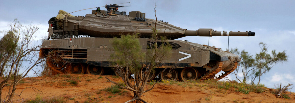 Подвеска у него на пружинах. Для пустыни — это хорошо, но в остальных условиях — не очень удобно.