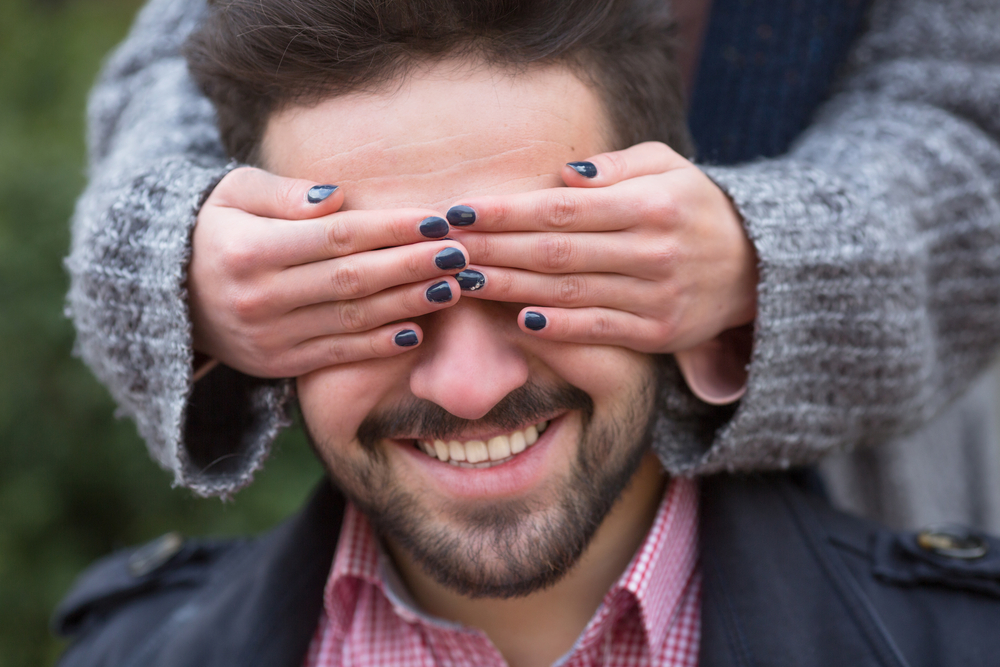 Не каждый самый дорогой и желанный подарок может порадовать мужчину так же, как, например, романтический домашний ужин, приготовленный руками любимой. А ведь впереди мужской праздник, и женское внимание ему крайне необходимо.